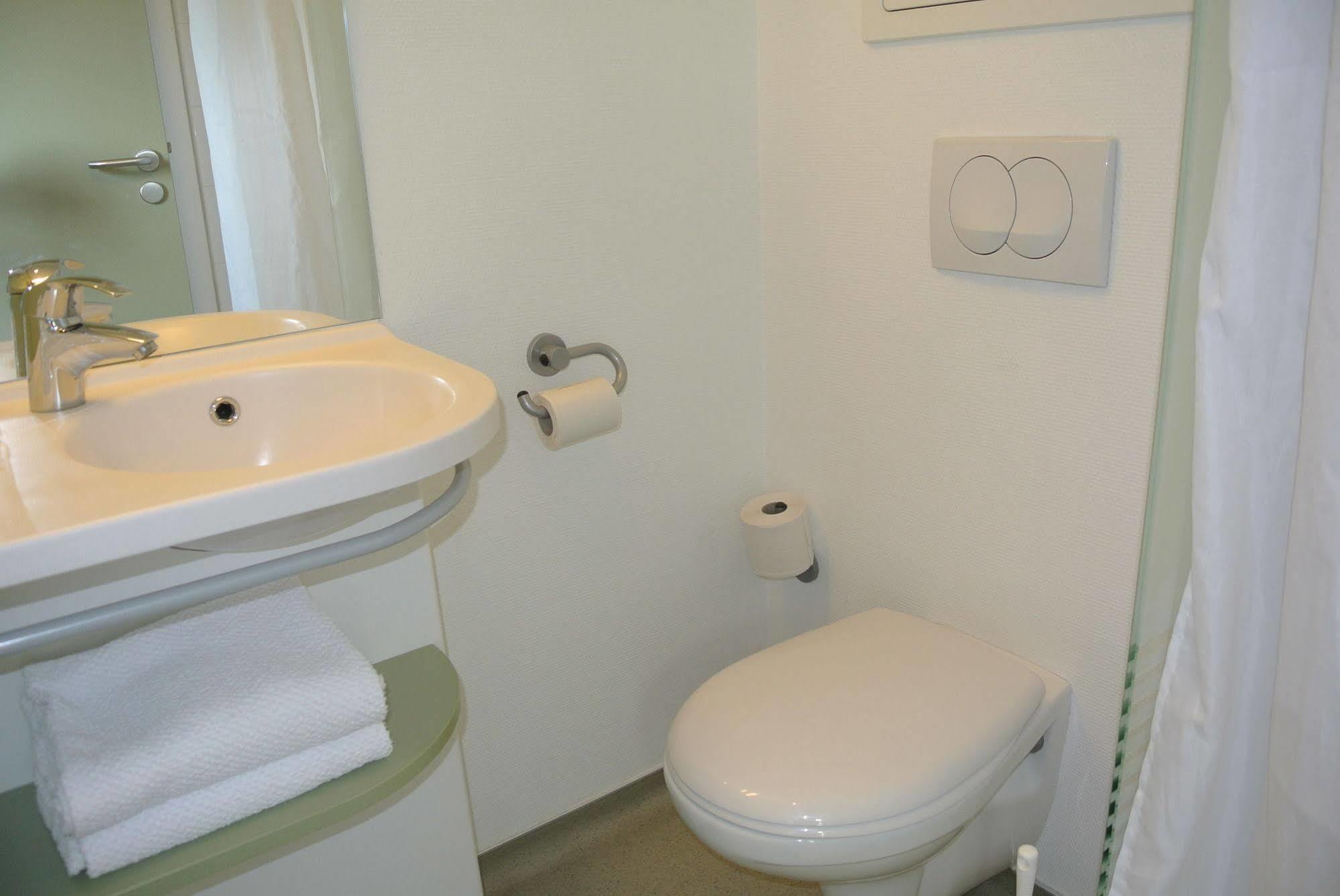 Ibis Budget Chambery Sud Challes Les Eaux Exterior photo
