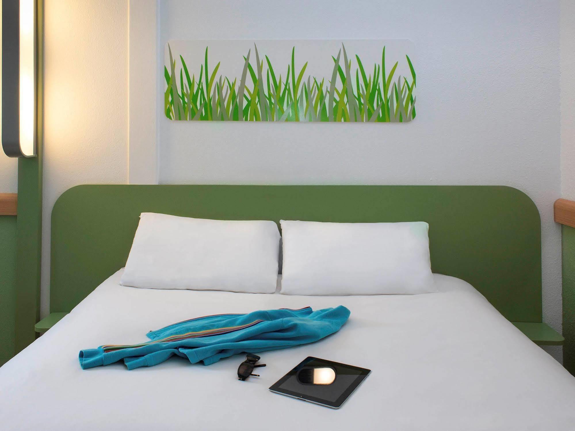 Ibis Budget Chambery Sud Challes Les Eaux Hotel Exterior photo