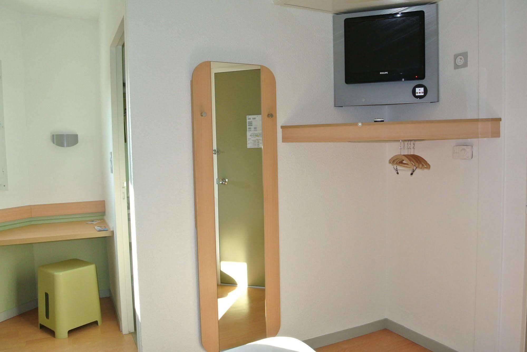 Ibis Budget Chambery Sud Challes Les Eaux Exterior photo